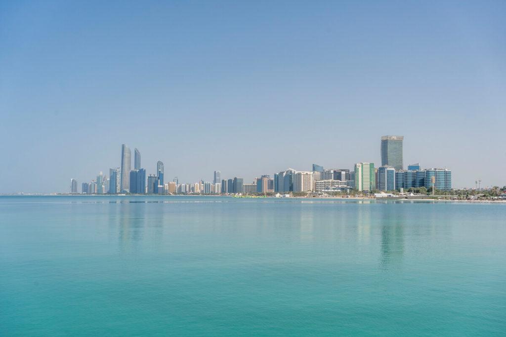 Amanecer de la línea de Abu Dhabi