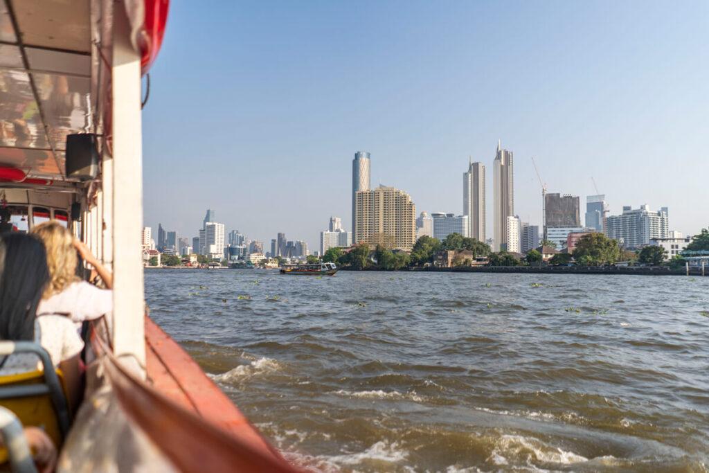Paseo en barco por el río de Bangkok