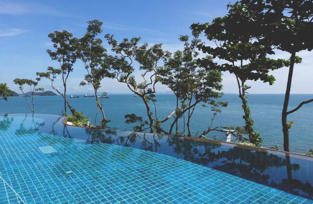 alojamiento-phuket-piscinas-hotel-lujo