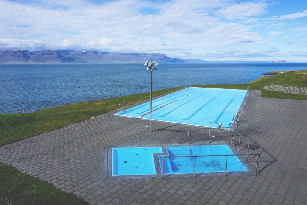 Island-Norden-Hofsos-Hot-Pot-Schwimmen