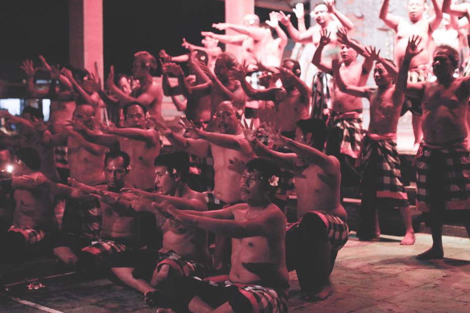 Danza-Kecak-Bali-Ubud-Indonesien-Actuación-Teatral