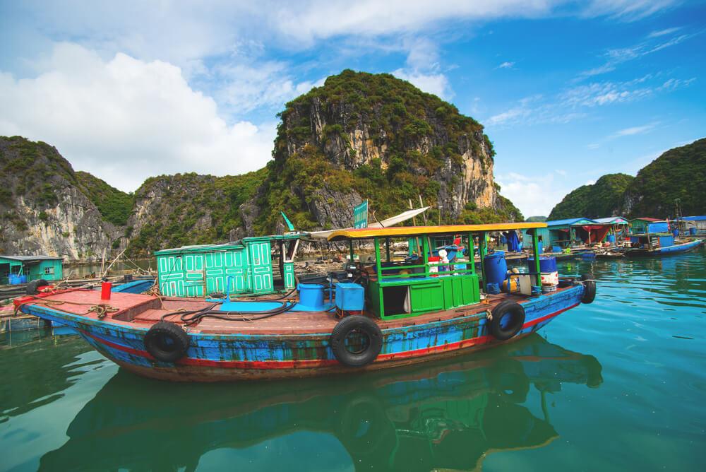 Lugares de interés en Vietnam Isla Cat Ba Barco