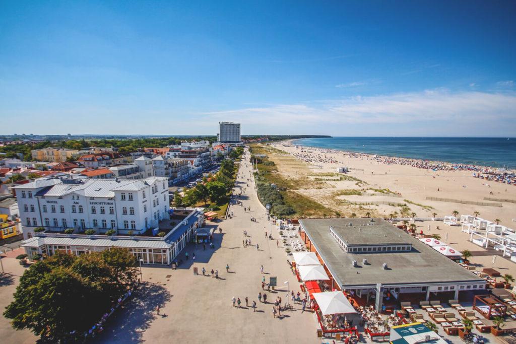 Ostseebad-Warnemuende-Leuchtturm-Aussicht
