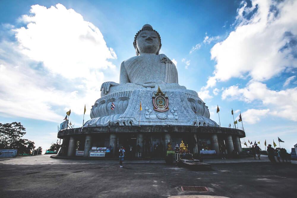 gran-buda-phuket-templo-estatua