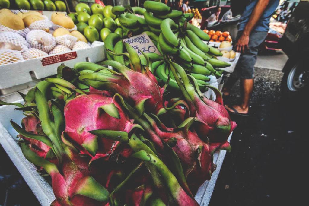 mochilero-en-tailandia-comida-fruta-mercado