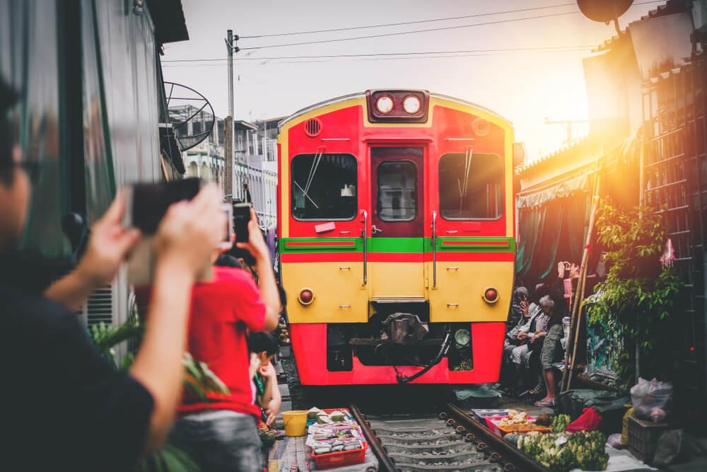 Mercado Ferroviario Mae Klong, Tailandia