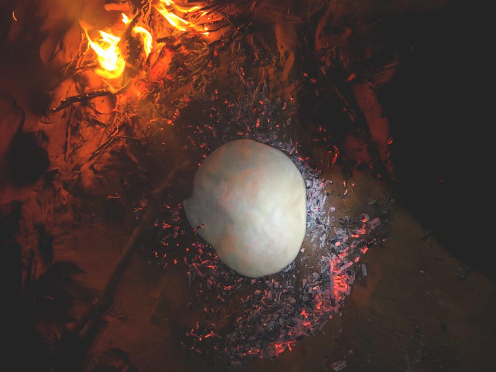Túnez-Camping-Roundtrip-Pan-de-pita-cocinando