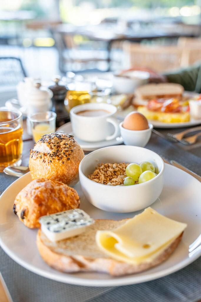 Desayuno Mokuti Lodge