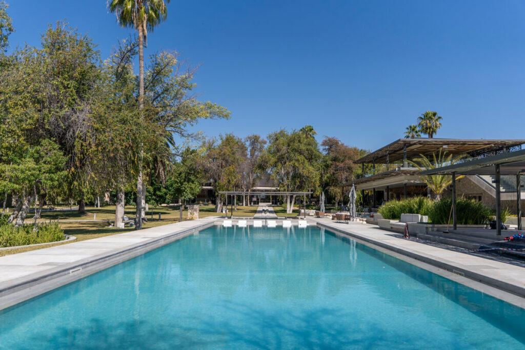 Piscina Mokuti Etosha Lodge