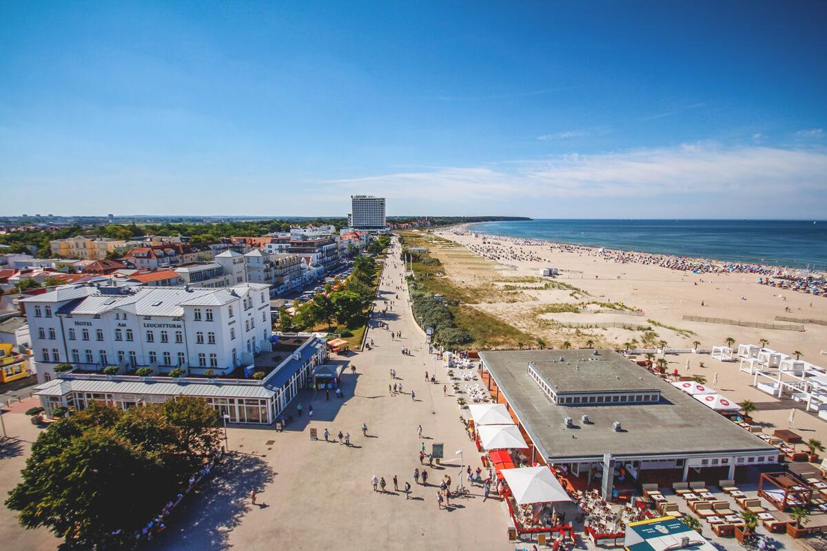 Ostseebad-Warnemuende-Leuchtturm-Aussicht
