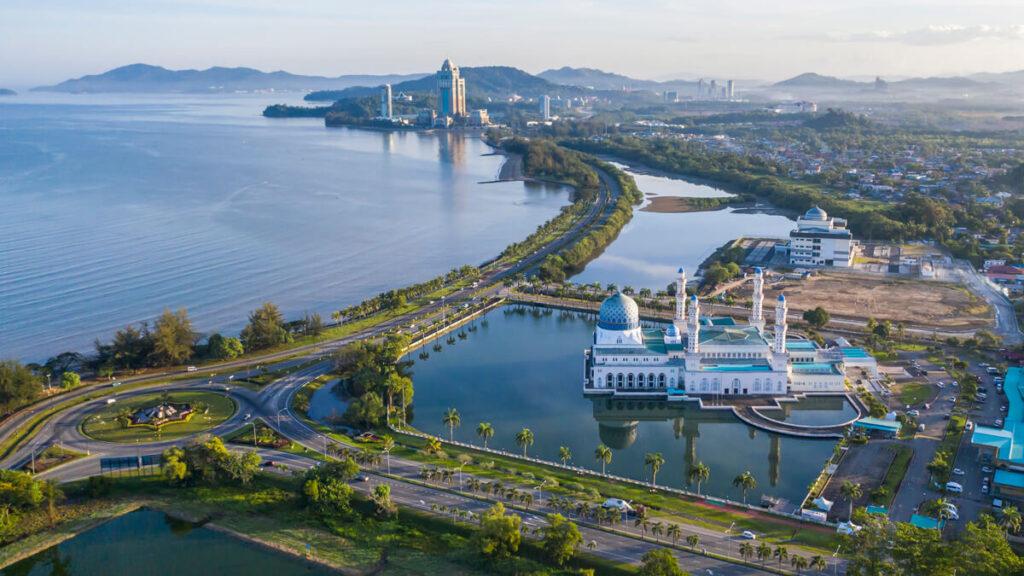 Puntos de interés en Borneo Mezquita de Kota Kinabalu