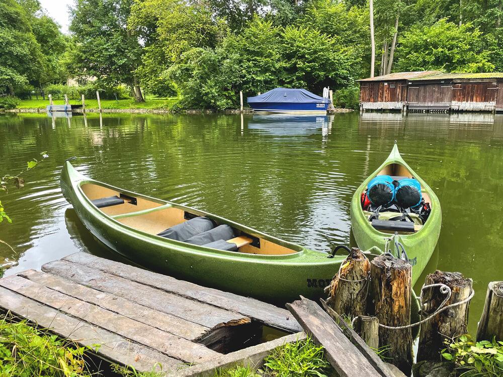 Atracadero para canoas en el biwak de Steinförde