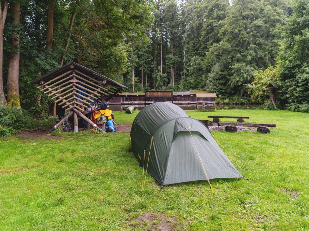 Camping en Steinförde, tienda de campaña