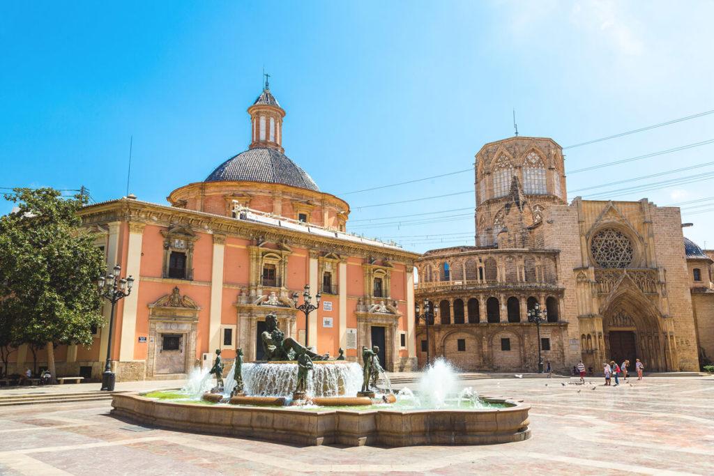 Platz-der-heiligen-Maria-Valencia-Brunnen