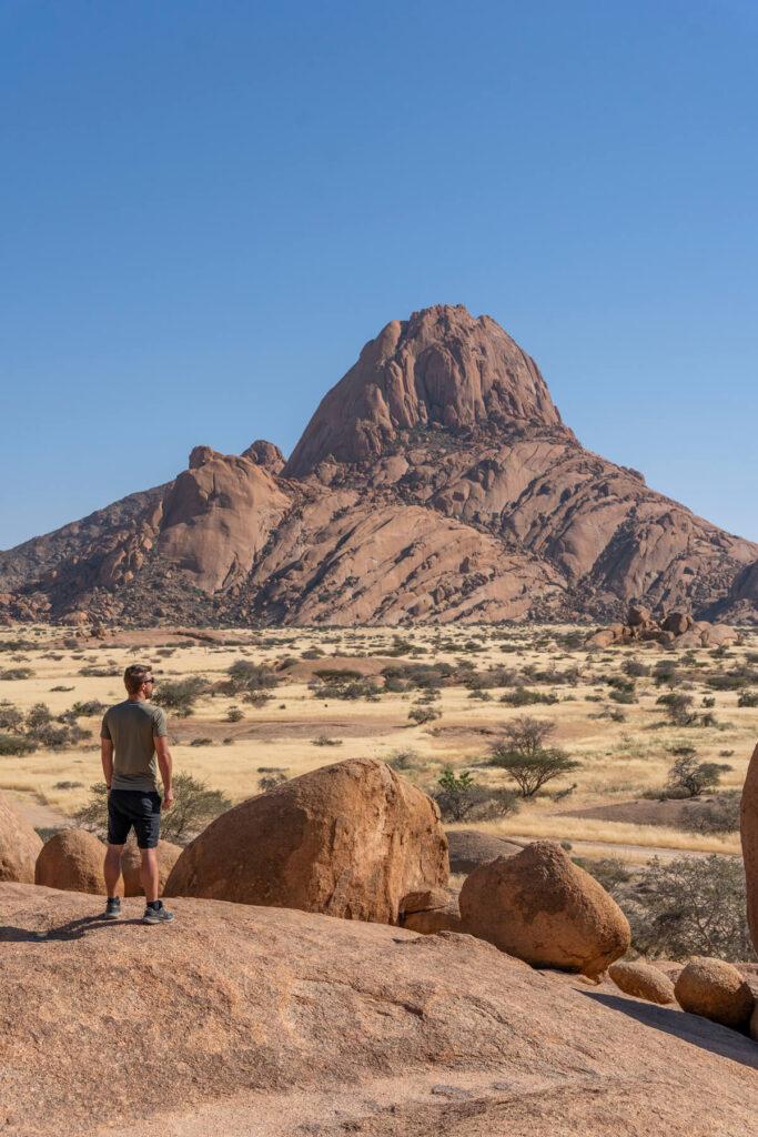 Vista desde el arco de rocas Spitzkoppe