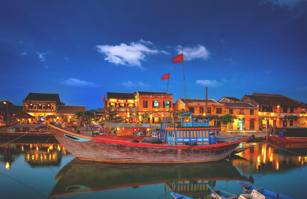 Casco antiguo en Hoi An en Vietnam por la noche