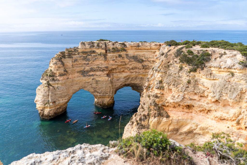 Actividades en la Algarve - SUP a lo largo de la costa rocosa