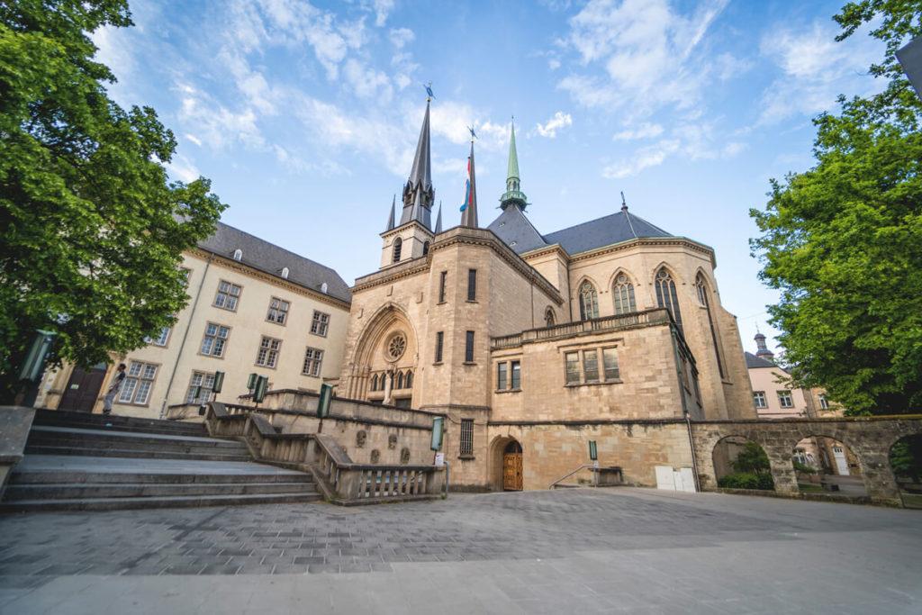 Luxemburg-Sehenswuerdigkeiten-Notre-Dame-Kathedrale