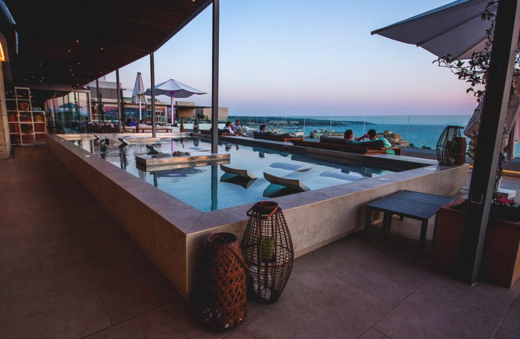 Mallorca-playa-hotel-Iberostar-Selection-Lluat-Palma-bar-terraza