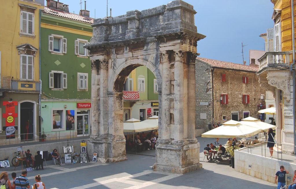 Arco-de-triunfo-Pula-Croacia-Atracciones