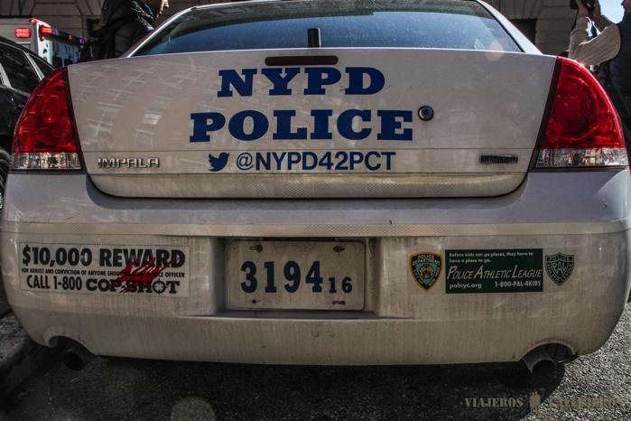 Coche de policía en la Comisaría 42 de Nueva York