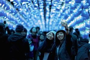 Seoul gallery: young couple