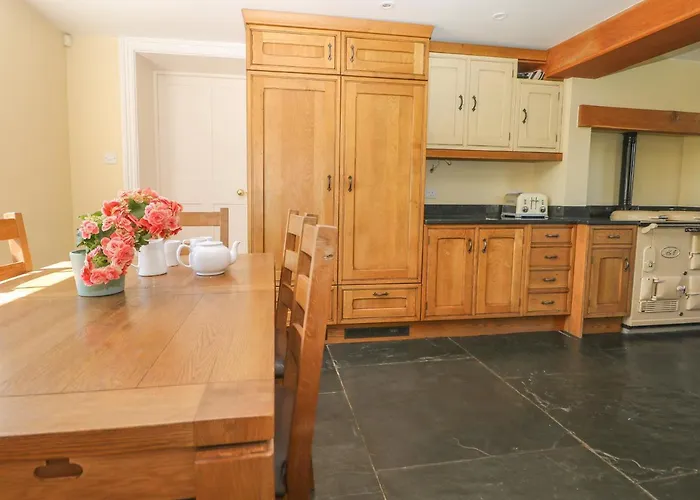 Best Hotels Near Charming Bordon