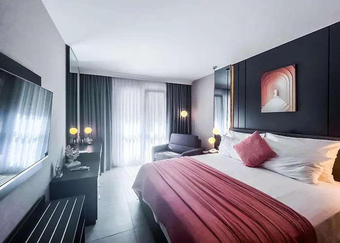 Top-Rated Oludeniz Resorts for Unforgettable Vacations